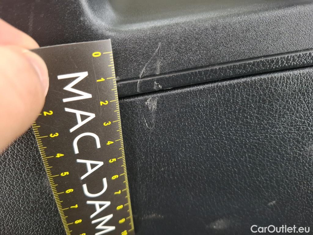  Mercedes  A-Klasse MERCEDES-BENZ Classe A Compact / 2018 / 5P / Berline A 180 d AMG Line 8G-DCT #62