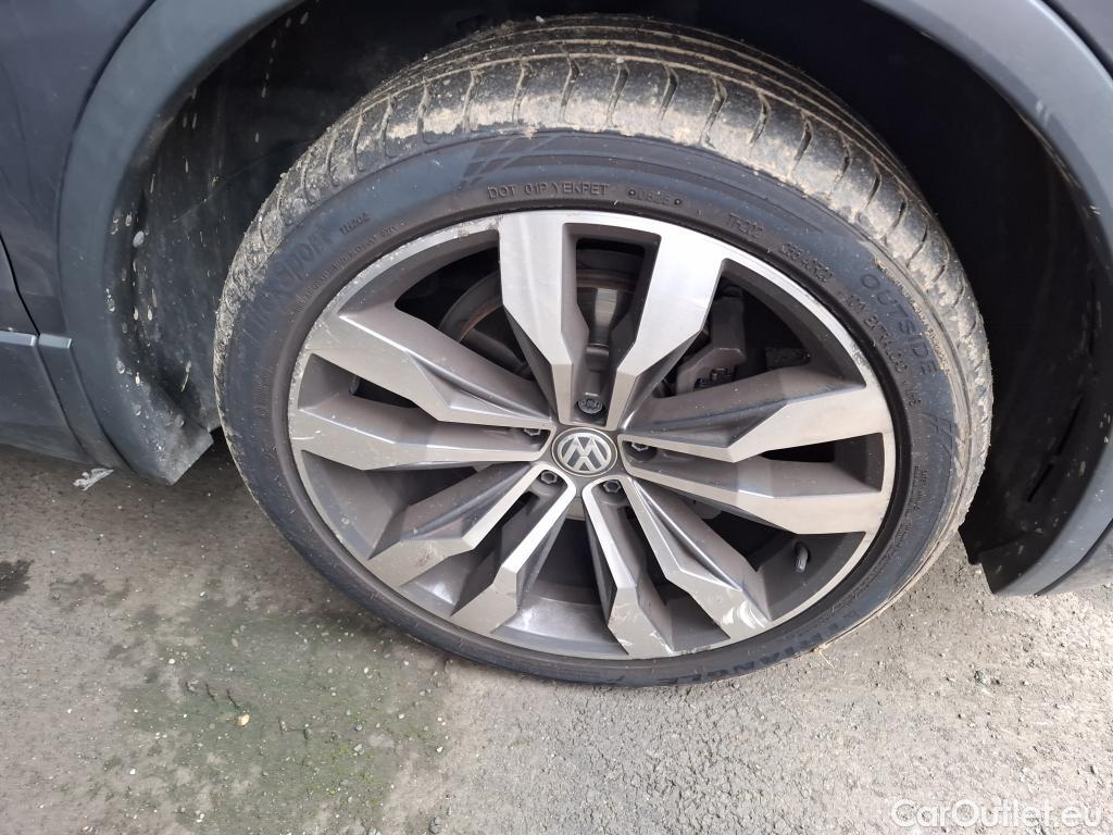  Volkswagen  Tiguan VOLKSWAGEN  Allspace / 2017 / 5P / SUV 2.0 TDI 150 DSG7 Carat Exclusive #30