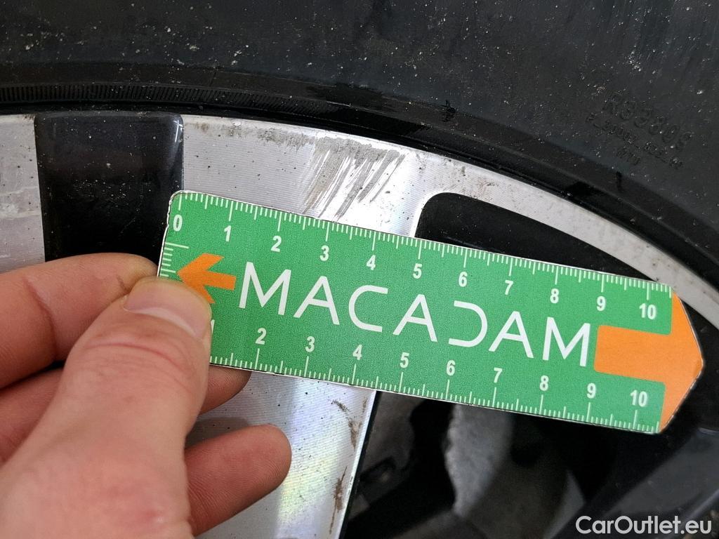  Peugeot  3008 PEUGEOT  / 2020 / 5P / SUV 1.6 HYBRID 225 E-EAT8 Allure Pack #19