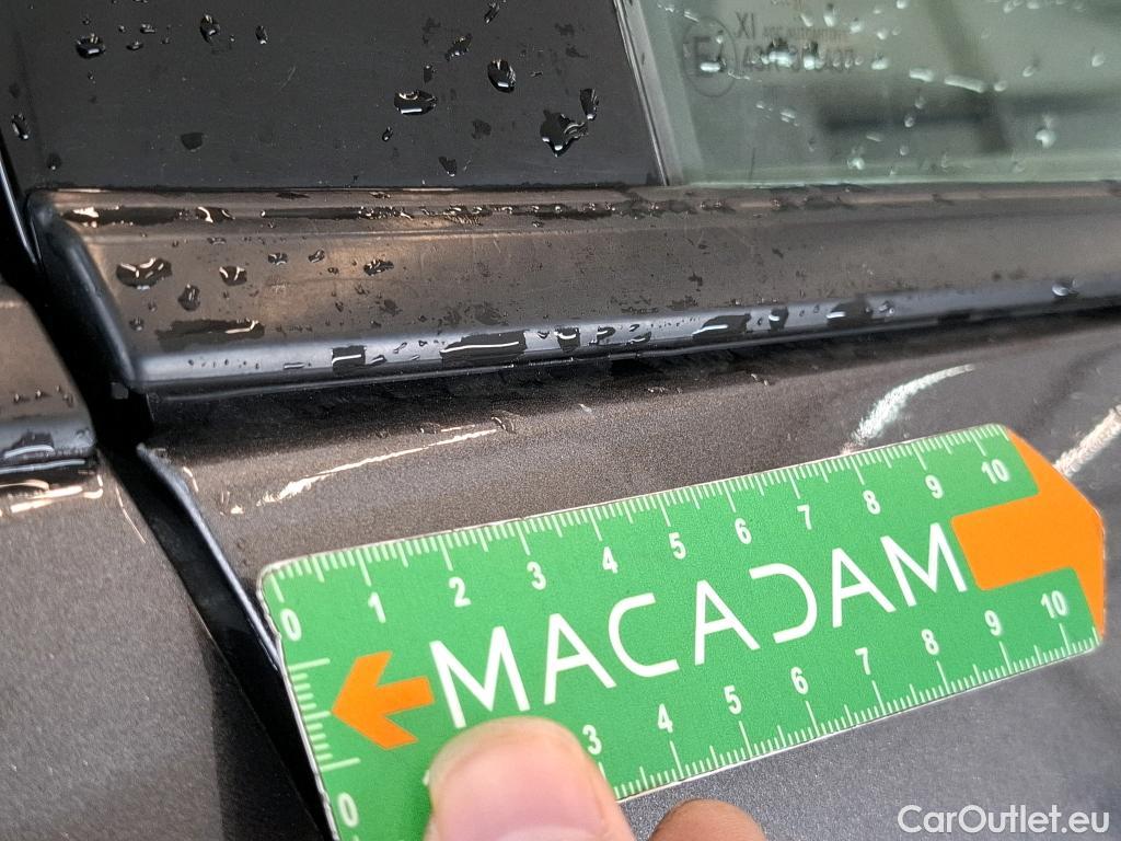  Peugeot  3008 PEUGEOT  / 2020 / 5P / SUV 1.6 HYBRID 225 E-EAT8 Allure Pack #41