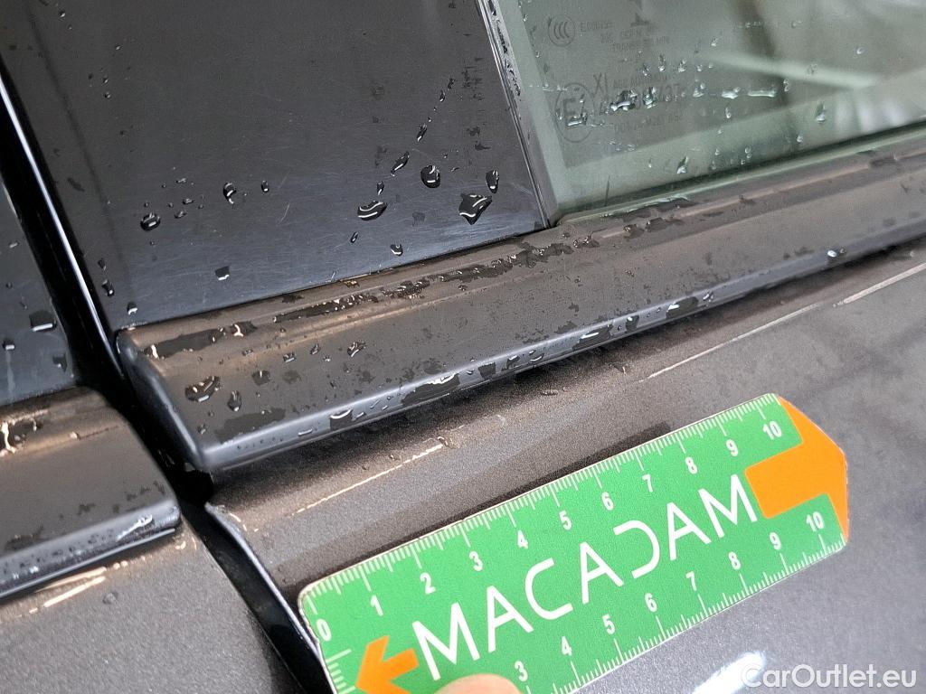  Peugeot  3008 PEUGEOT  / 2020 / 5P / SUV 1.6 HYBRID 225 E-EAT8 Allure Pack #42