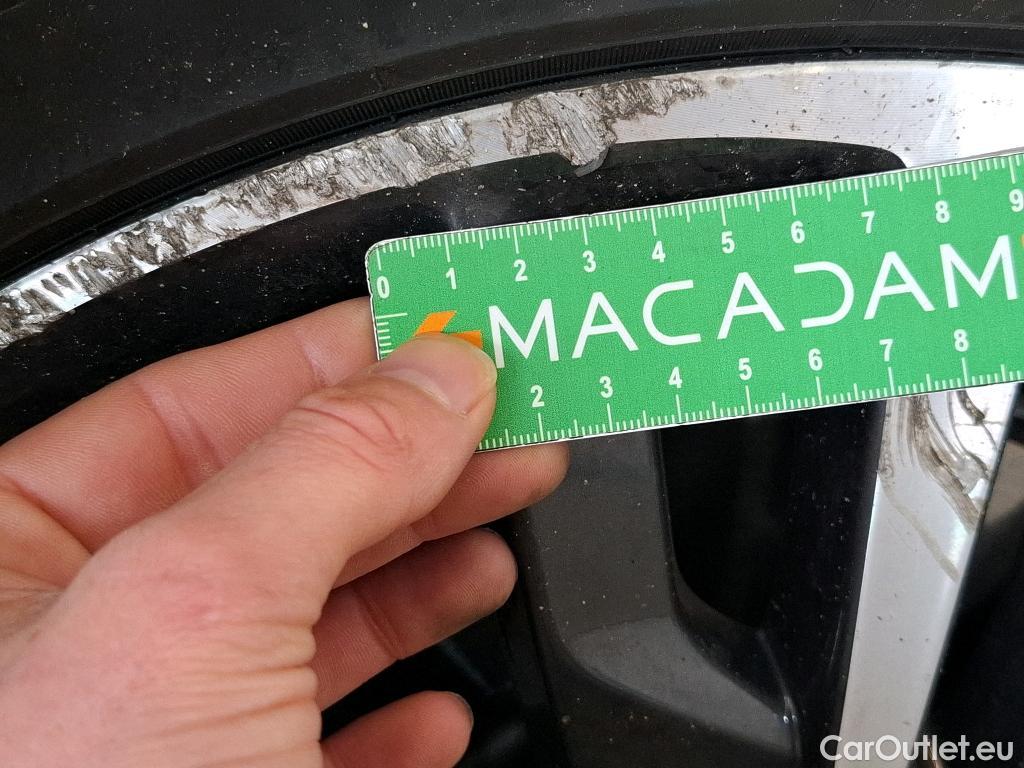  Peugeot  3008 PEUGEOT  / 2020 / 5P / SUV 1.6 HYBRID 225 E-EAT8 Allure Pack #17