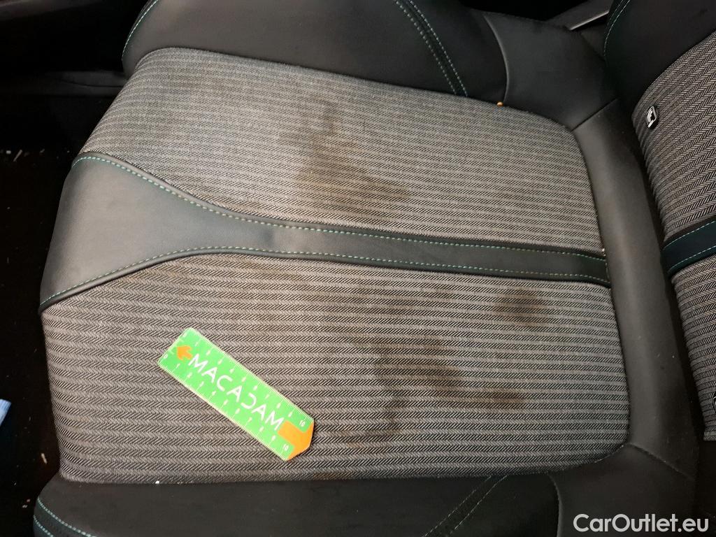  Peugeot  3008 PEUGEOT  / 2020 / 5P / SUV 1.6 HYBRID 225 E-EAT8 Allure Pack #31