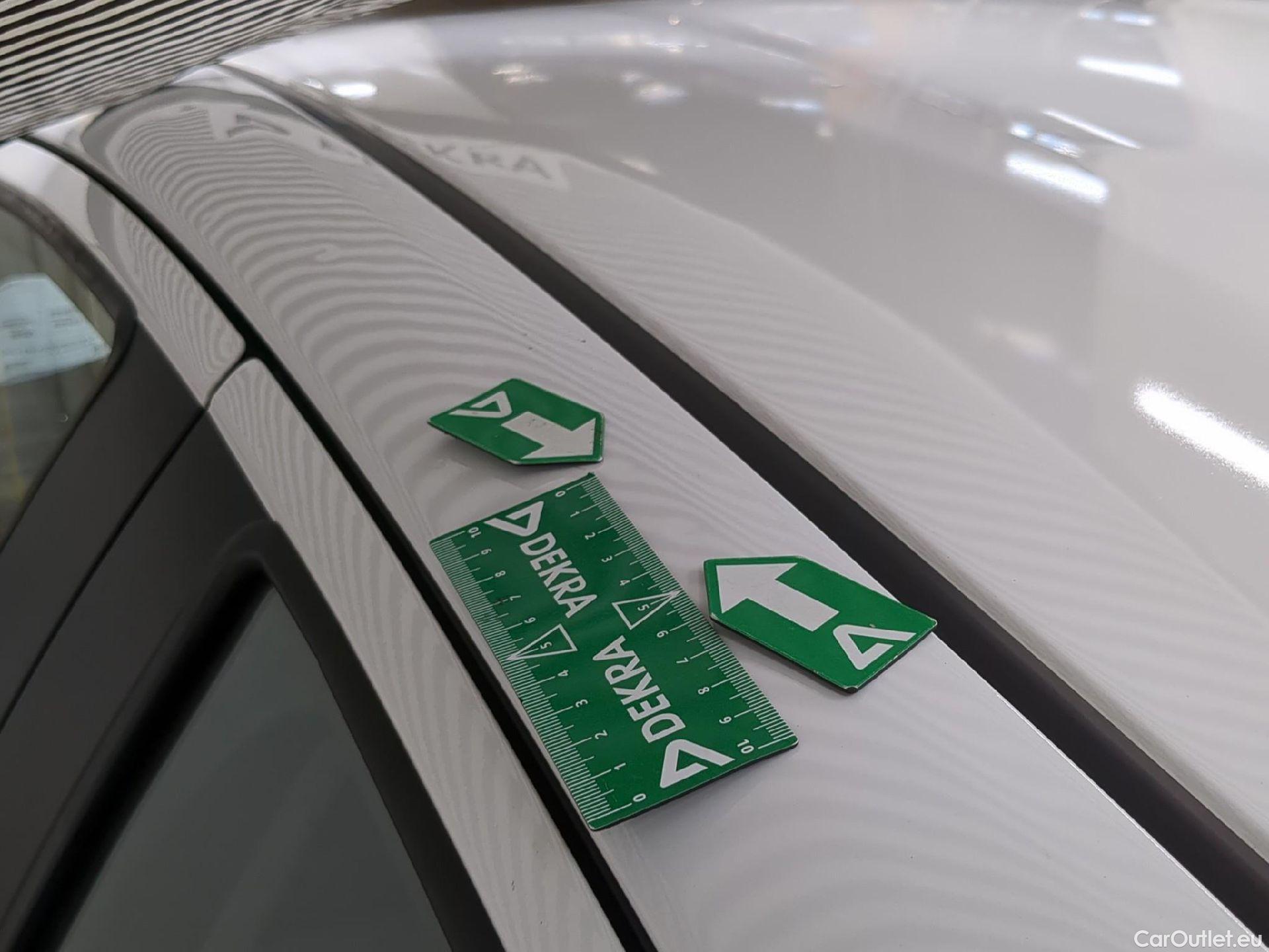  Toyota  Yaris TOYOTA  Hybride / 2019 / 5P / Berline Hybride 116h Dynamic Business Beyond Zer #20