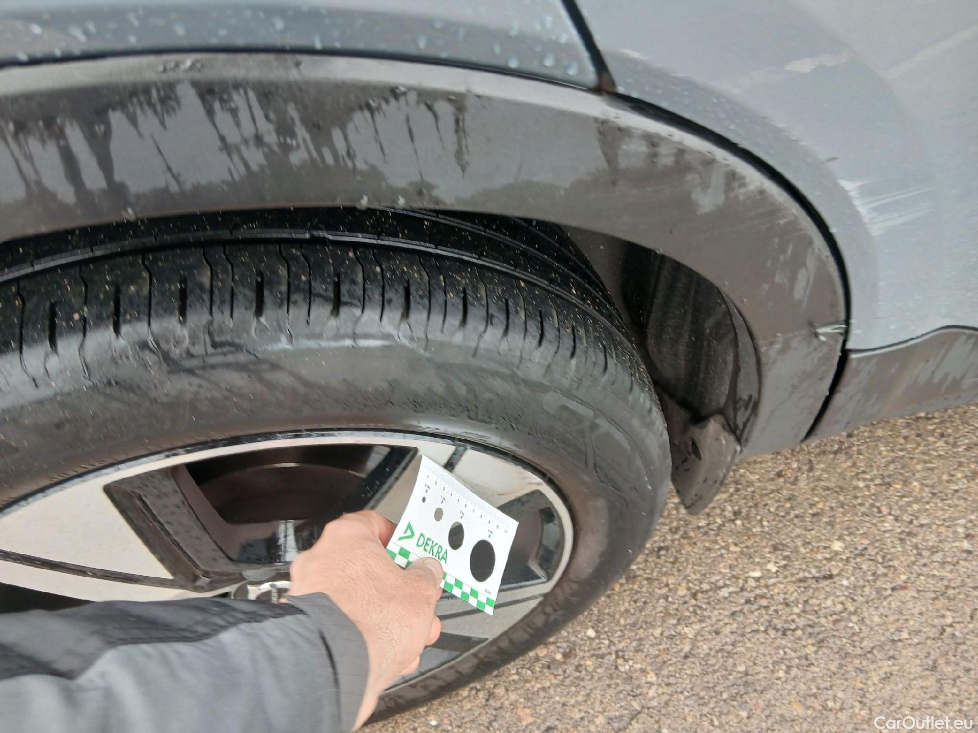  Volvo  XC 40 VOLVO XC40 / 2017 / 5P / todoterreno 1.5 T5 Twin Recharge R-Design Auto #24