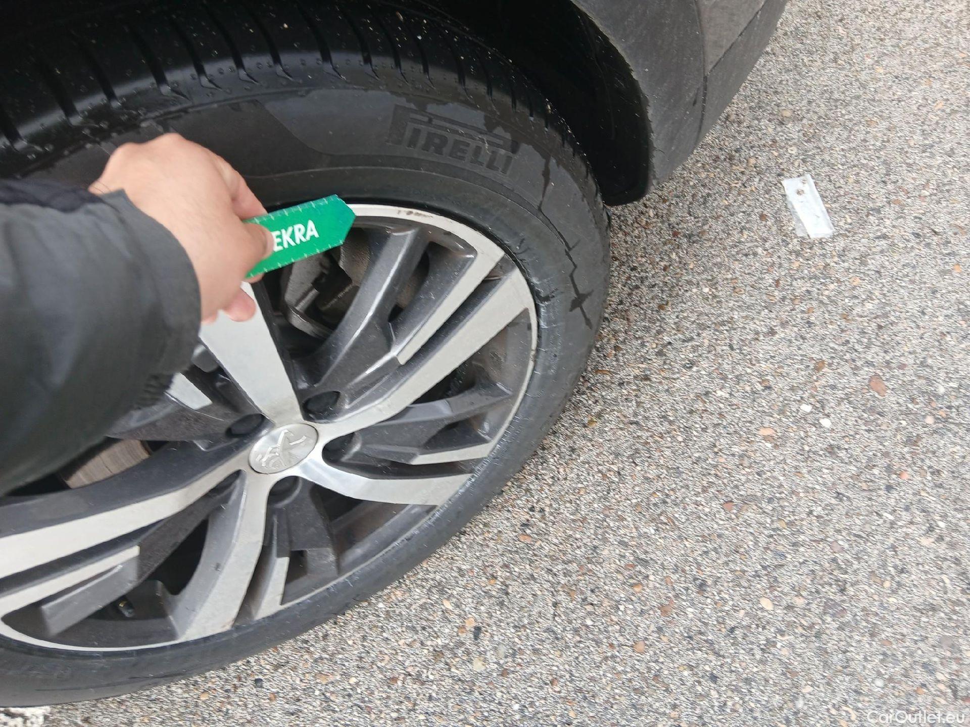  Peugeot  3008 PEUGEOT  Hybrid / 2020 / 5P / todoterreno 225 e-EAT8 Allure (AC2) #21