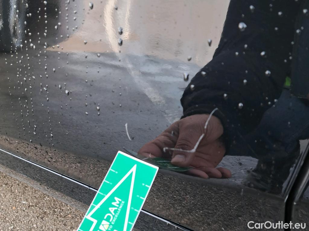  Bmw  Serie 1 BMW  / 2019 / 5P / berlina con portón 118d Business Auto. #11