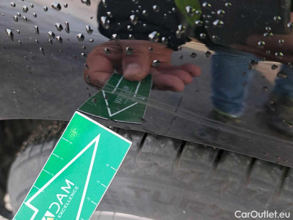  Bmw  Serie 1 BMW  / 2019 / 5P / berlina con portón 118d Business Auto. #26