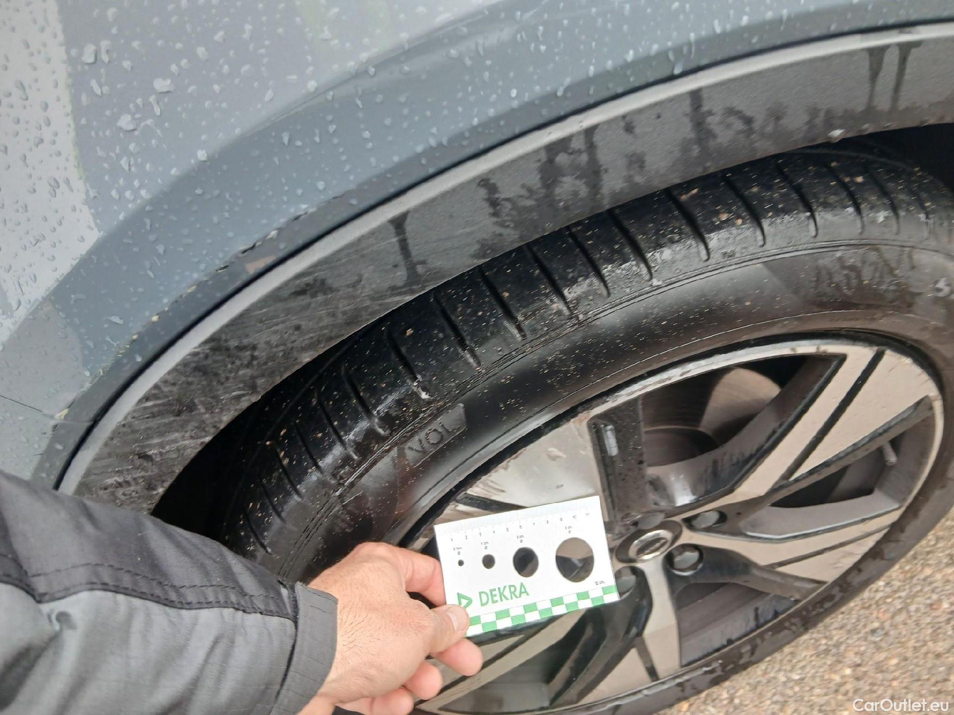  Volvo  XC 40 VOLVO XC40 / 2017 / 5P / todoterreno 1.5 T5 Twin Recharge R-Design Auto #7