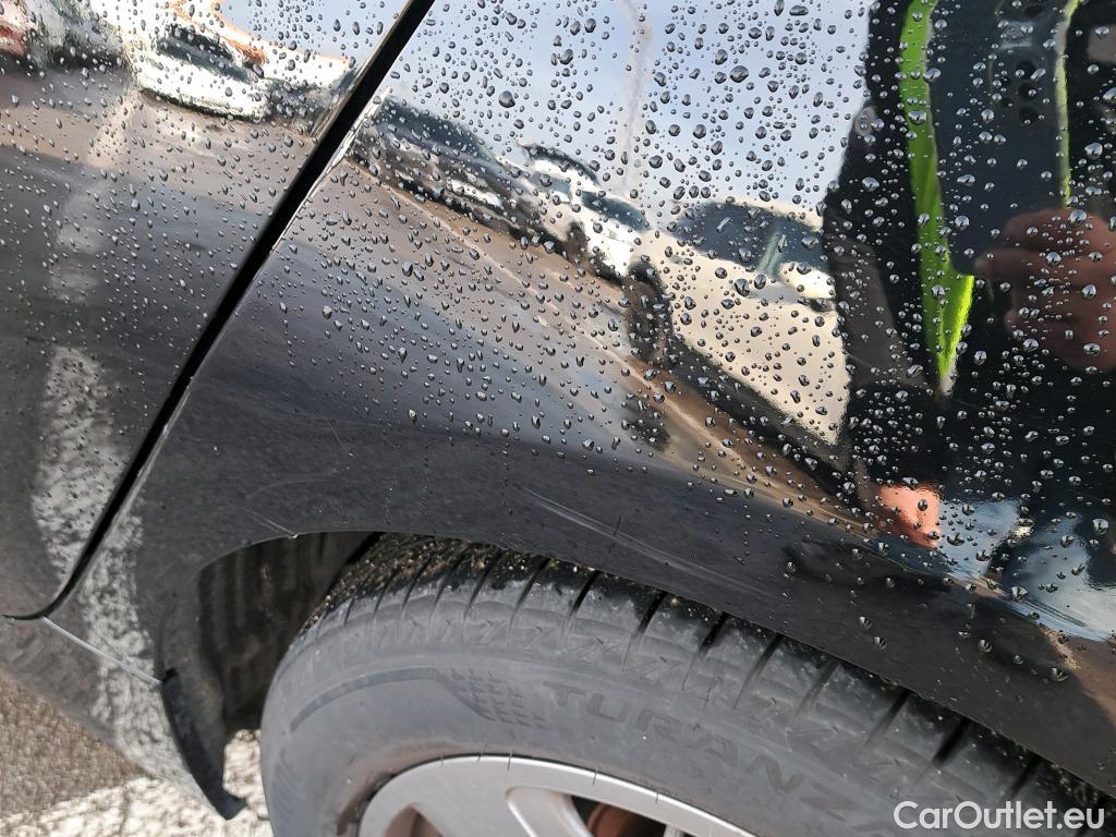  Bmw  Serie 1 BMW  / 2019 / 5P / berlina con portón 118d Business Auto. #25