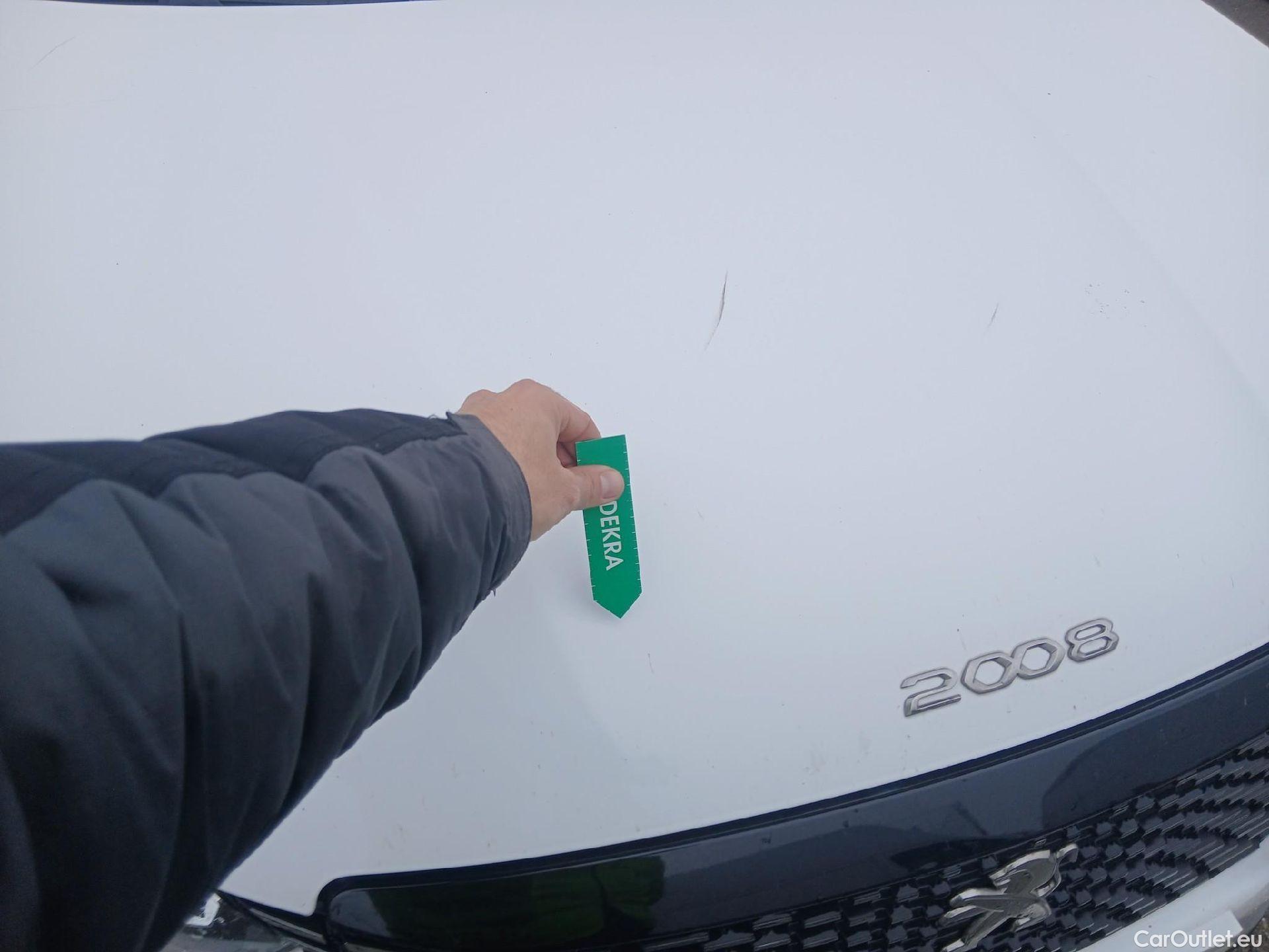  Peugeot  2008 PEUGEOT  / 2019 / 5P / todoterreno Allure BlueHDI 81kW (110CV) #4