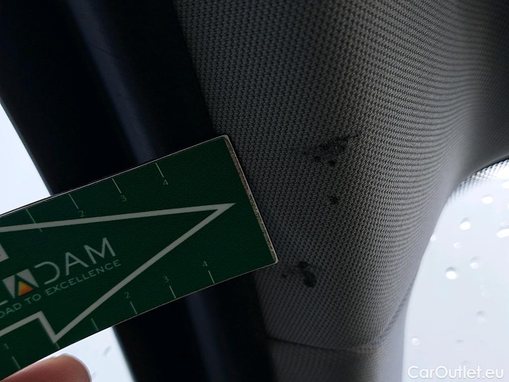  Bmw  Serie 1 BMW  / 2019 / 5P / berlina con portón 118d Business Auto. #9