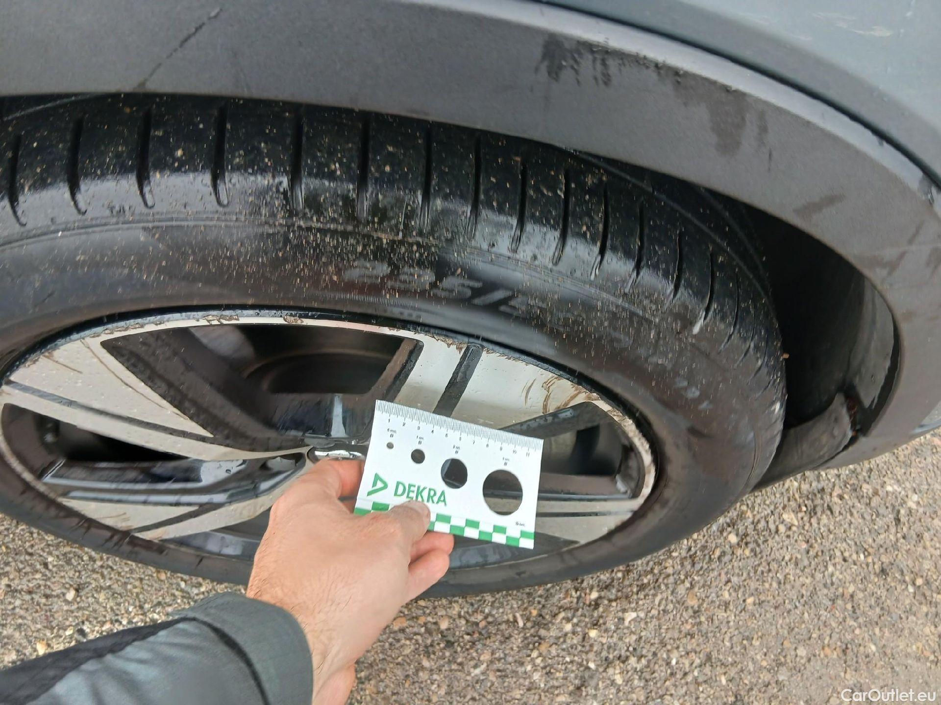  Volvo  XC 40 VOLVO XC40 / 2017 / 5P / todoterreno 1.5 T5 Twin Recharge R-Design Auto #34