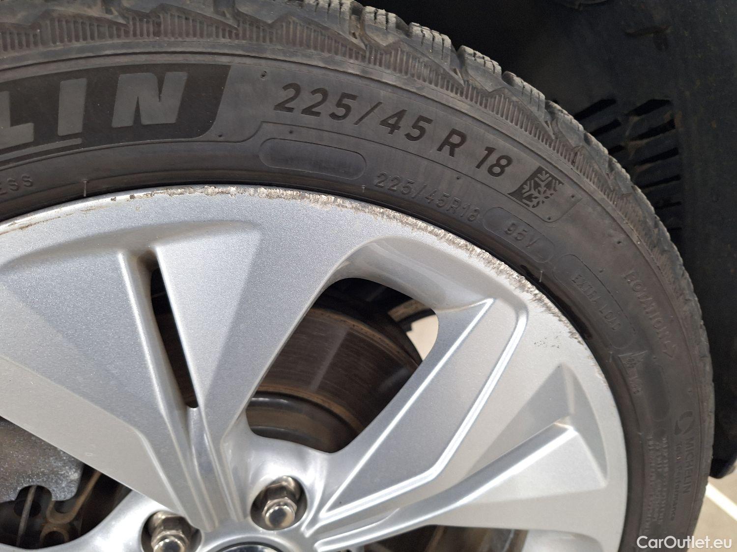  Jaguar  XE Jaguar,  FL'19, Jaguar  D180 Aut. S 4d #8