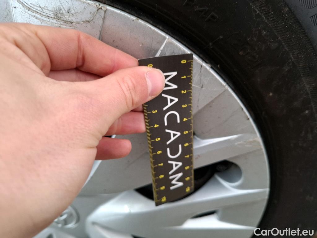  Toyota  Yaris TOYOTA  Hybride / 2019 / 5P / Berline Hybride 116h France Business Stage Acad #33