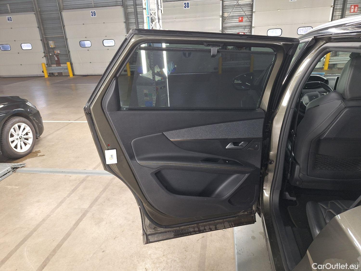  Peugeot  5008 Peugeot,  '16, Peugeot  1.5 BlueHDi 96kW S&S EAT8 GT Line 5d 7pl #44