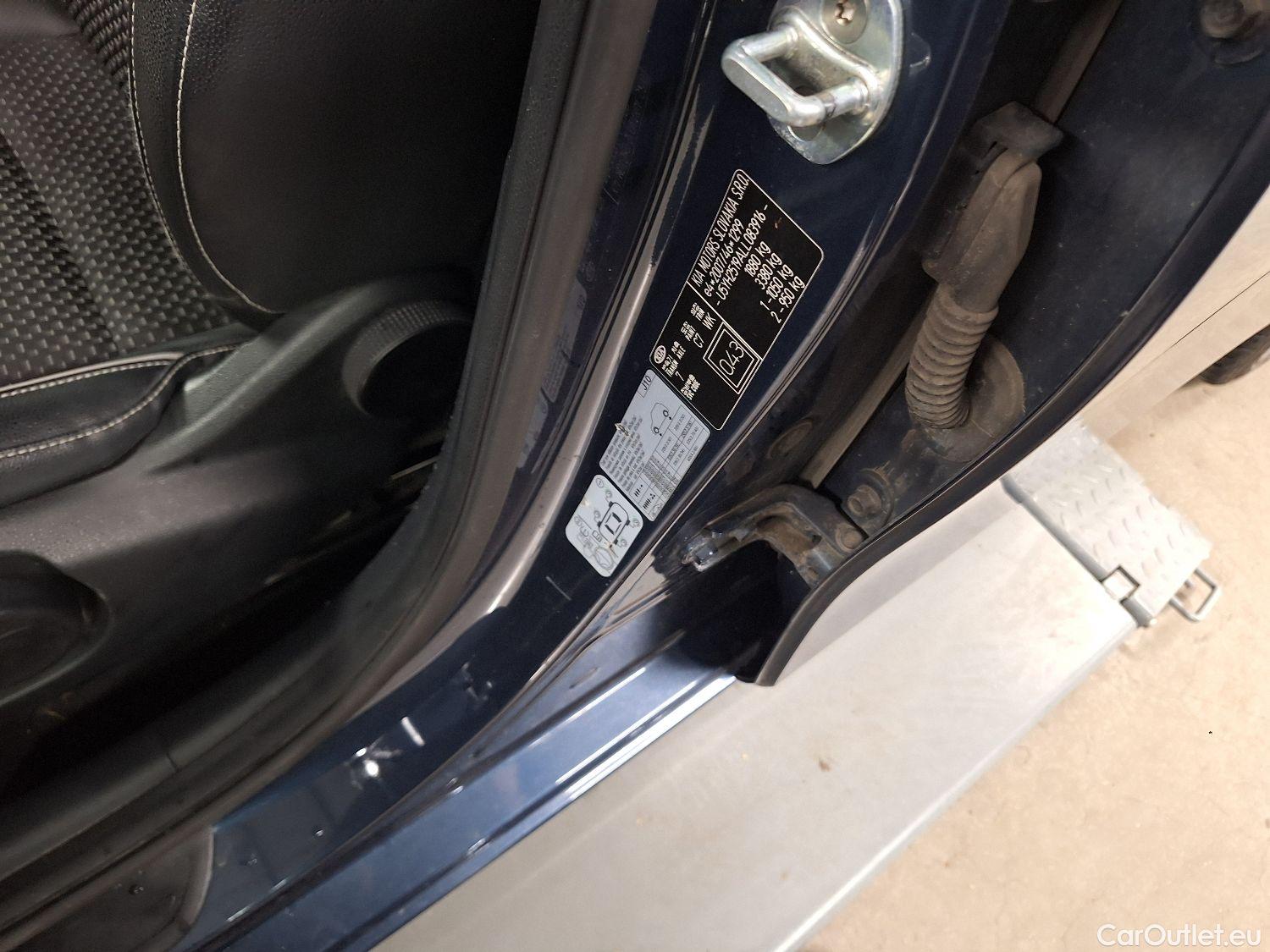  KIA  Cee'd Kia, Ceed '18, KIA  More 1.6 CRDi 115 ISG 5d #75