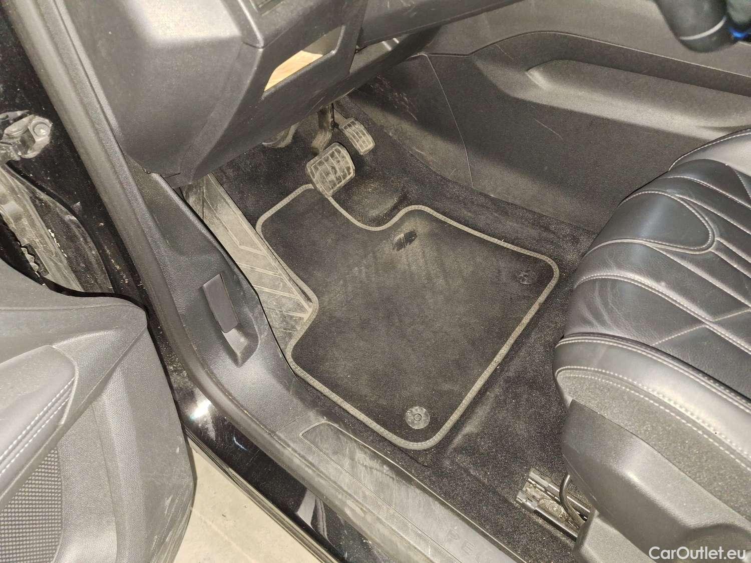  Peugeot  5008 Peugeot,  '16, Peugeot  1.5 BlueHDi 96kW S&S EAT8 Allure 5d #1