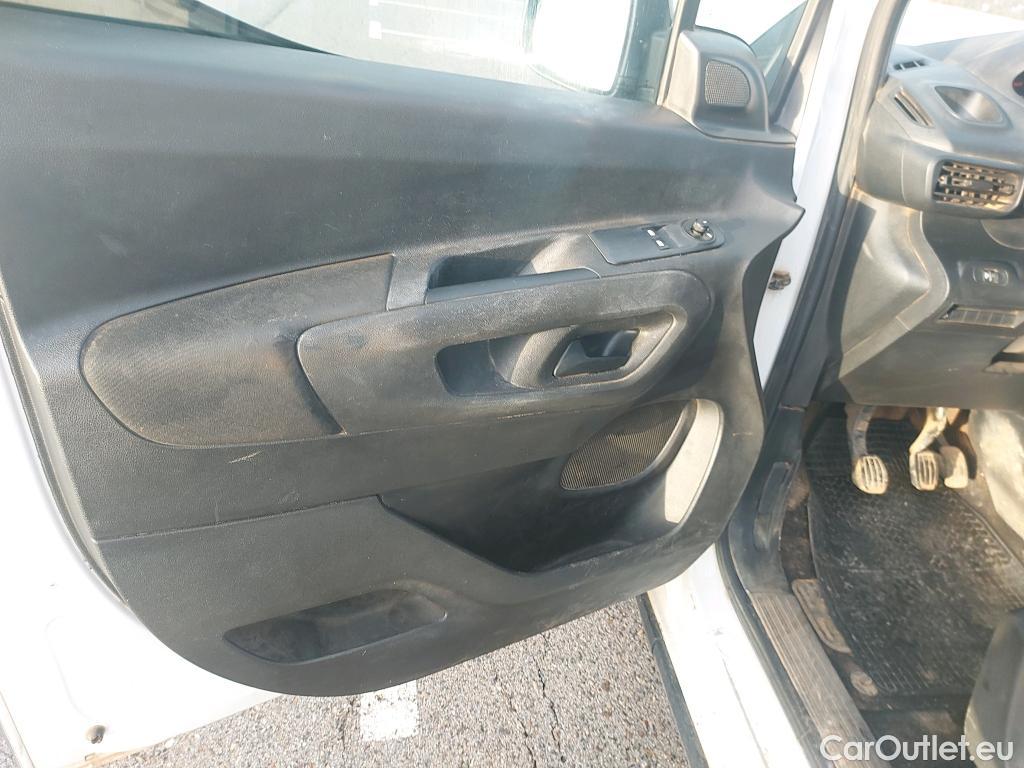  Peugeot  RIFTER PEUGEOT  / 2018 / 5P / monovolumen compacto Active Pack Standard BlueHDi 73kW #16