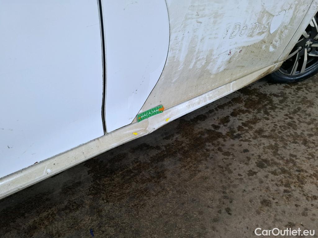  Peugeot  208  Allure Business 1.2 PureTech 100CV BVM6 E6d #1