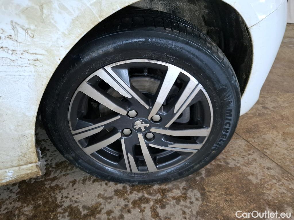  Peugeot  208  Allure Business 1.2 PureTech 100CV BVM6 E6d #3