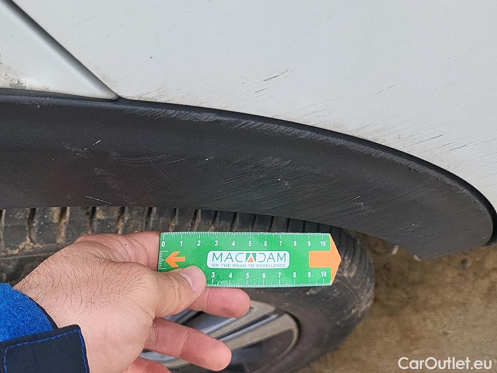  Peugeot  5008 PEUGEOT  / 2017 / 5P / todoterreno Allure BlueHDi 96kW (130CV) S&S EAT8 (CX) #33