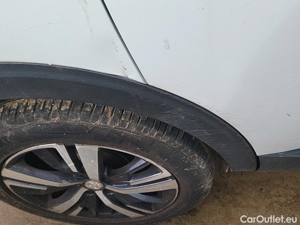  Peugeot  5008 PEUGEOT  / 2017 / 5P / todoterreno Allure BlueHDi 96kW (130CV) S&S EAT8 (CX) #32