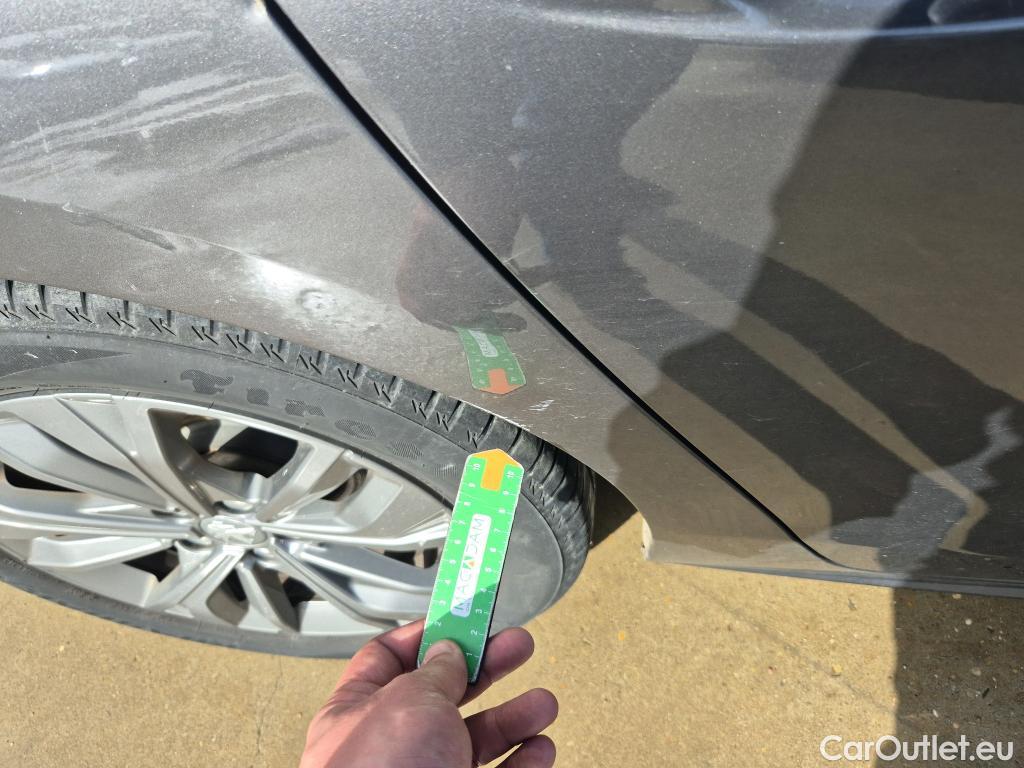  Peugeot  508 PEUGEOT  / 2018 / 5P / berlina con portón 5P Business Line BlueHDi 130 EAT8 (AC) #30