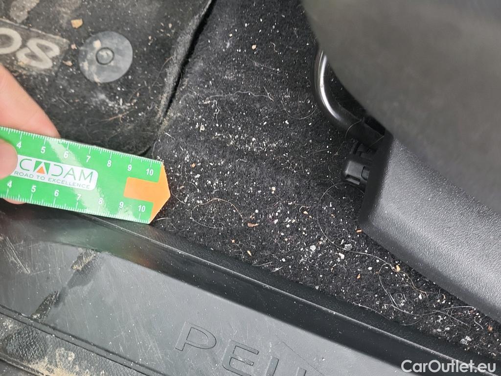  Peugeot  5008 PEUGEOT  / 2017 / 5P / todoterreno Allure BlueHDi 96kW (130CV) S&S EAT8 (CX) #14