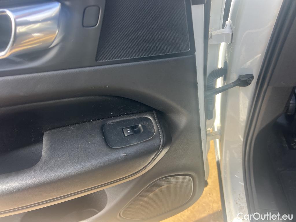  Volvo  XC60 VOLVO  / 2017 / 5P / todoterreno 2.0 B4 D Momentum Pro Auto #9