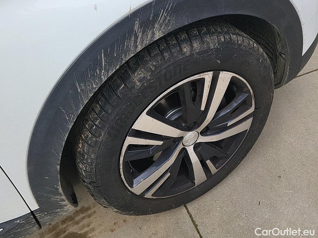  Peugeot  5008 PEUGEOT  / 2017 / 5P / todoterreno Allure BlueHDi 96kW (130CV) S&S EAT8 (CX) #3