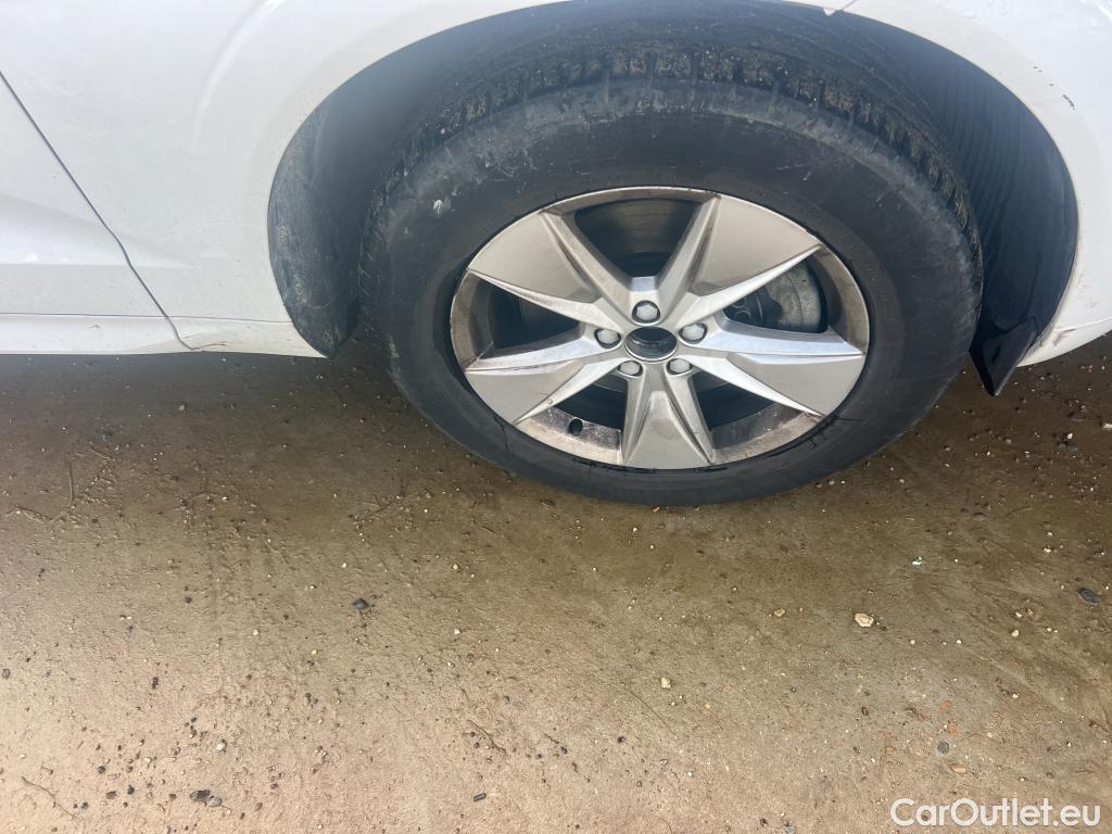  Volvo  XC60 VOLVO  / 2017 / 5P / todoterreno 2.0 B4 D Momentum Pro Auto #23