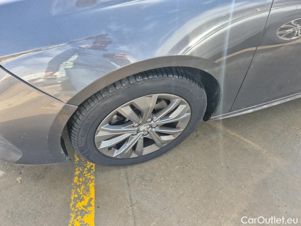  Peugeot  508 PEUGEOT  / 2018 / 5P / berlina con portón 5P Business Line BlueHDi 130 EAT8 (AC) #11