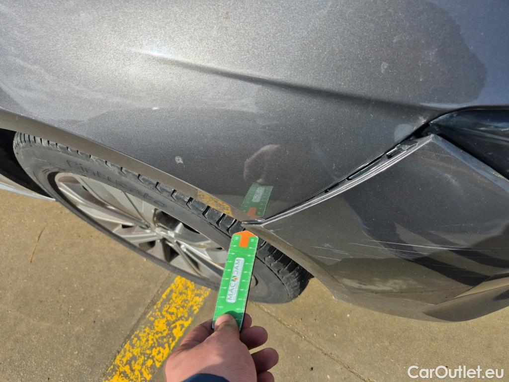  Peugeot  508 PEUGEOT  / 2018 / 5P / berlina con portón 5P Business Line BlueHDi 130 EAT8 (AC) #38