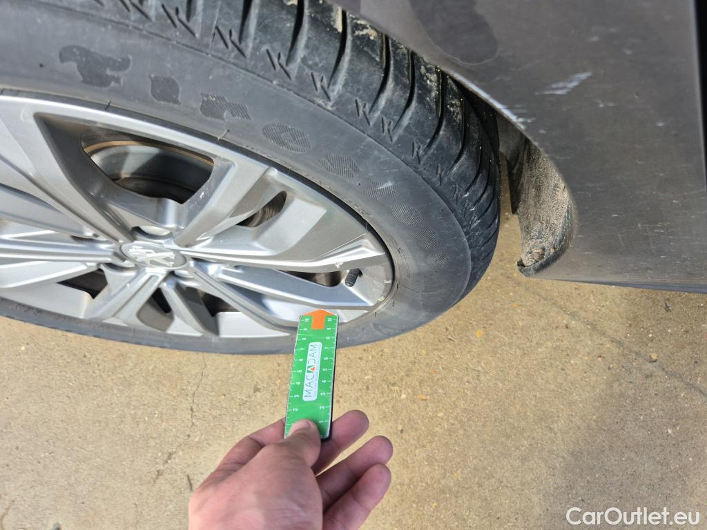  Peugeot  508 PEUGEOT  / 2018 / 5P / berlina con portón 5P Business Line BlueHDi 130 EAT8 (AC) #16