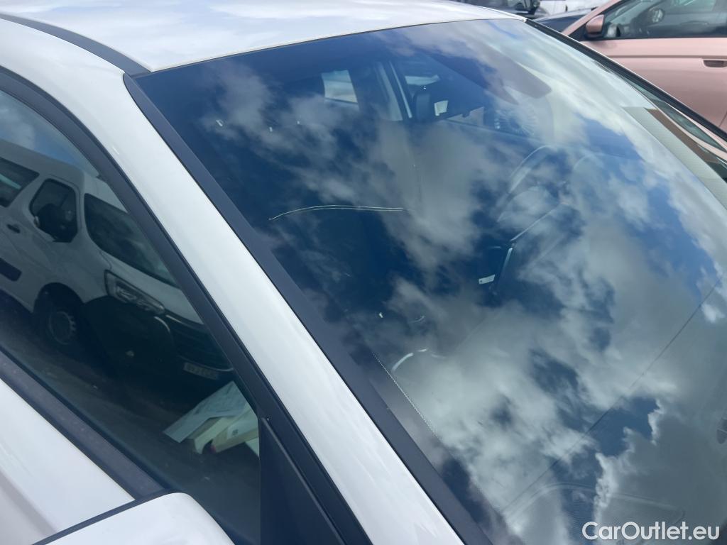  Hyundai  i30 HYUNDAI  / 2020 / 5P / berlina con portón 1.6 CRDI 100kW(136CV) 48V Klass Fastback #1