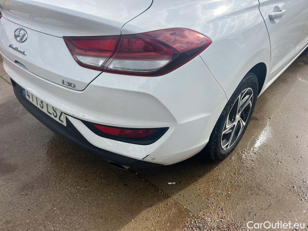  Hyundai  i30 HYUNDAI  / 2020 / 5P / berlina con portón 1.6 CRDI 100kW(136CV) 48V Klass Fastback #12