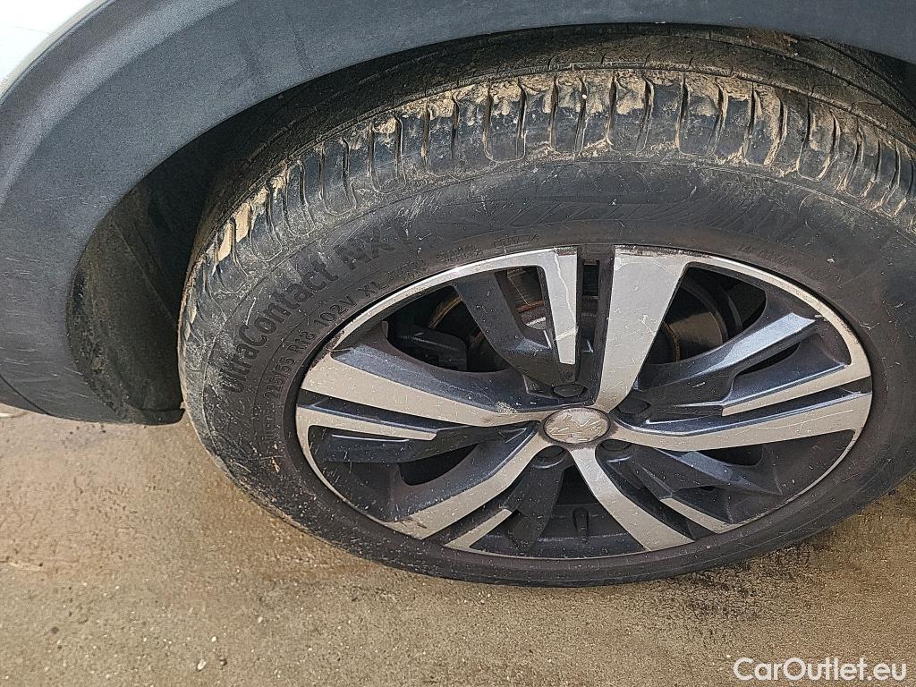  Peugeot  5008 PEUGEOT  / 2017 / 5P / todoterreno Allure BlueHDi 96kW (130CV) S&S EAT8 (CX) #9