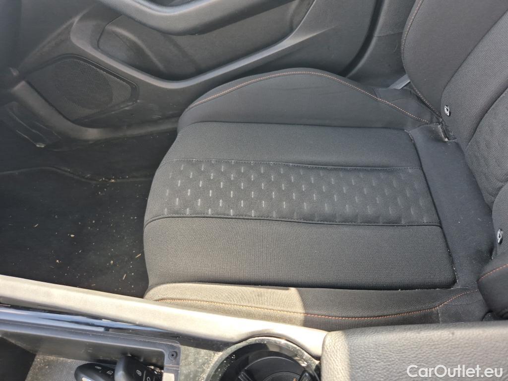  Peugeot  508 PEUGEOT  / 2018 / 5P / berlina con portón 5P Business Line BlueHDi 130 EAT8 (AC) #32