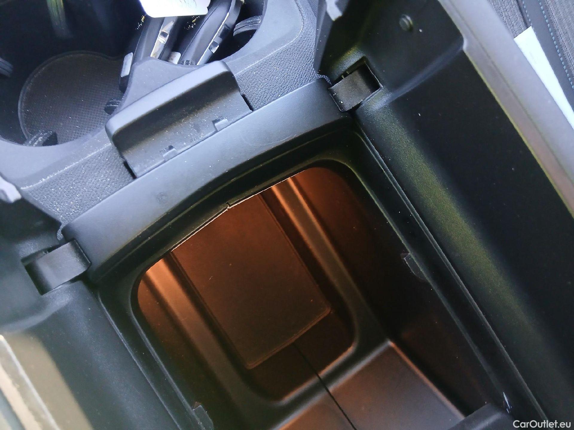  Peugeot  3008 PEUGEOT  / 2020 / 5P / todoterreno 1.5 BlueHDi 96kW (130CV) S&S Allure EAT8 #2