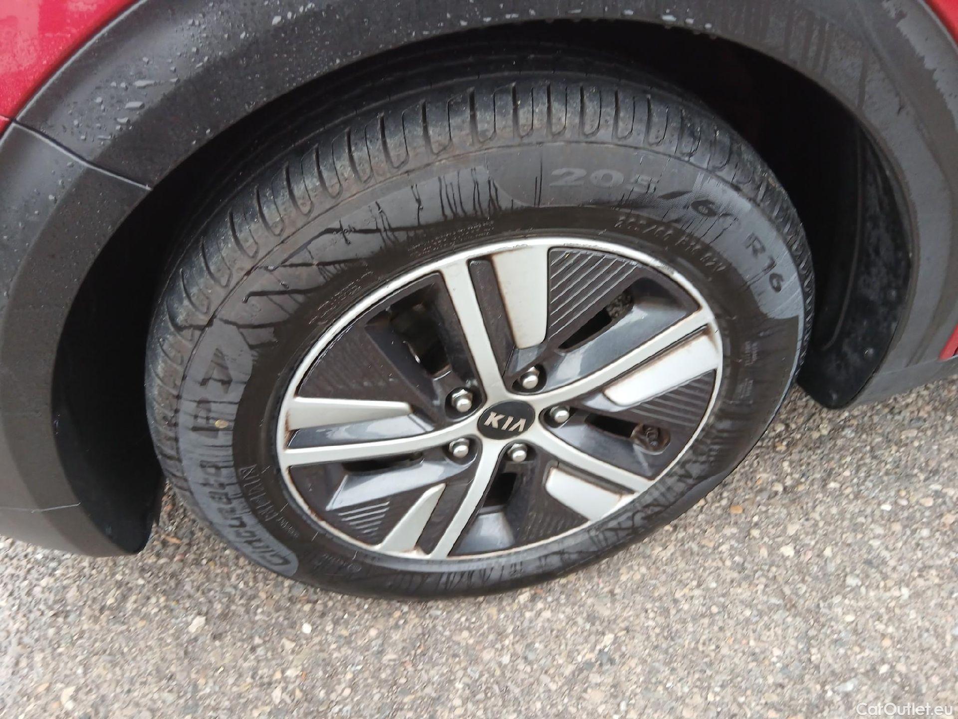  KIA  Niro KIA  / 2019 / 5P / crossover 1.6 GDi HEV 104kW (141CV) Drive #5