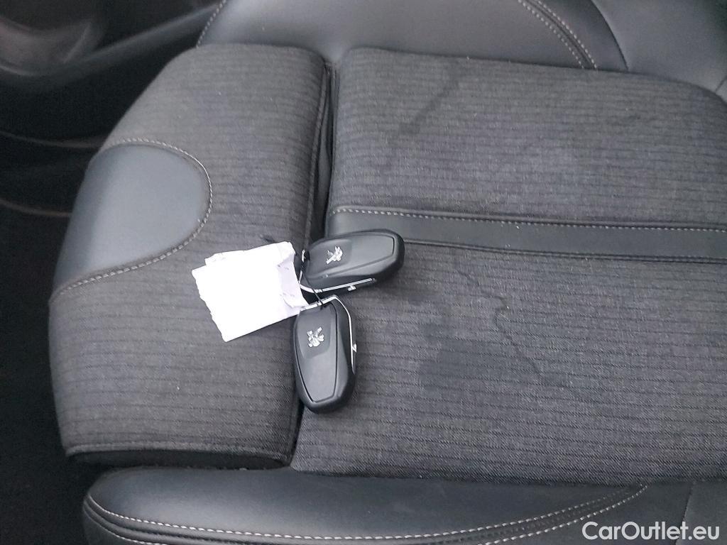  Peugeot  3008 PEUGEOT  Hybrid / 2016 / 5P / todoterreno 225 e-EAT8 GT Line #15