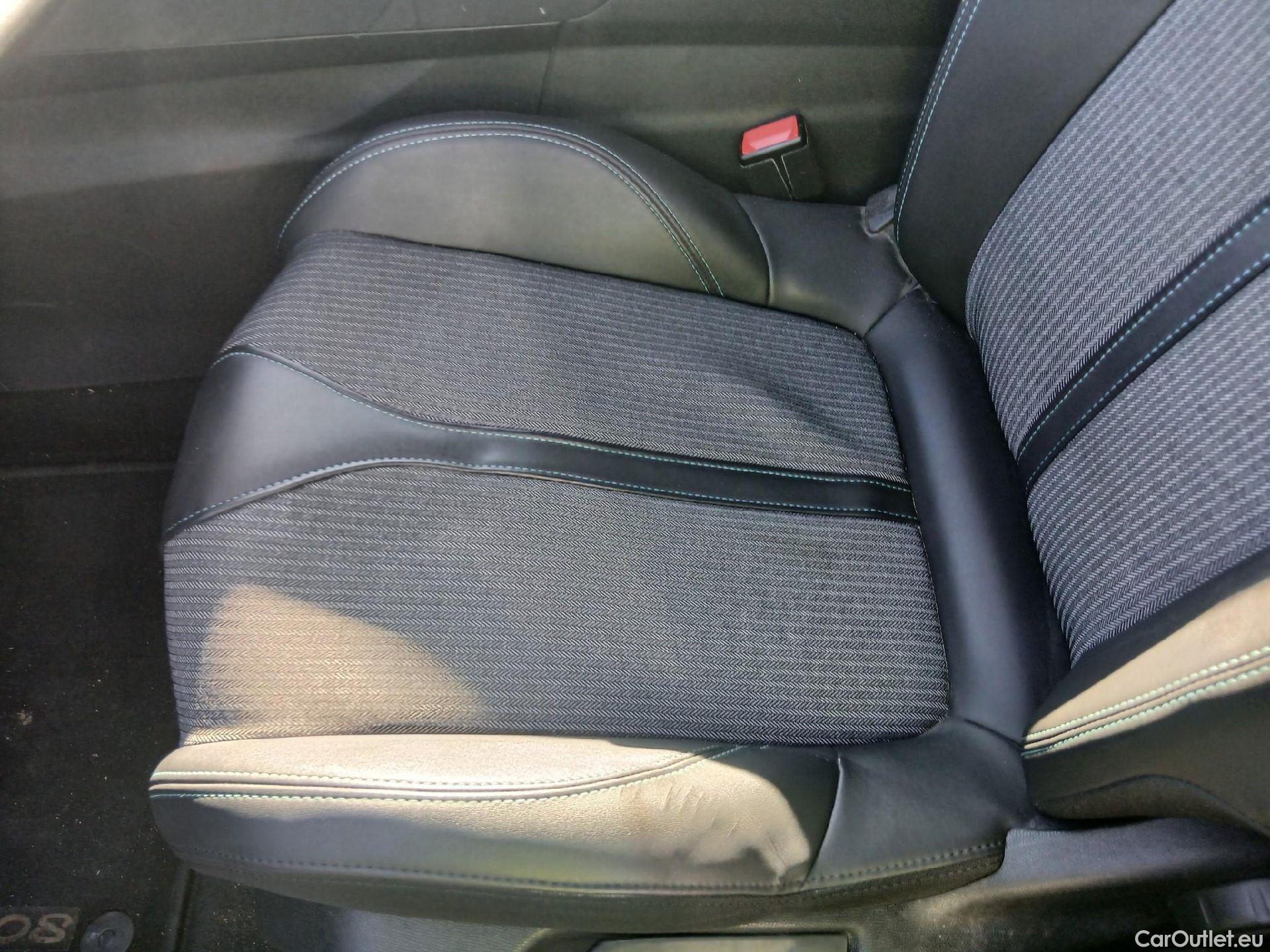  Peugeot  3008 PEUGEOT  / 2020 / 5P / todoterreno 1.5 BlueHDi 96kW (130CV) S&S Allure EAT8 #5