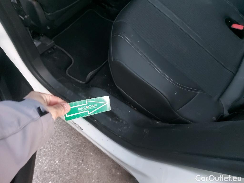  Peugeot  3008 PEUGEOT  Hybrid / 2016 / 5P / todoterreno 225 e-EAT8 GT Line #9