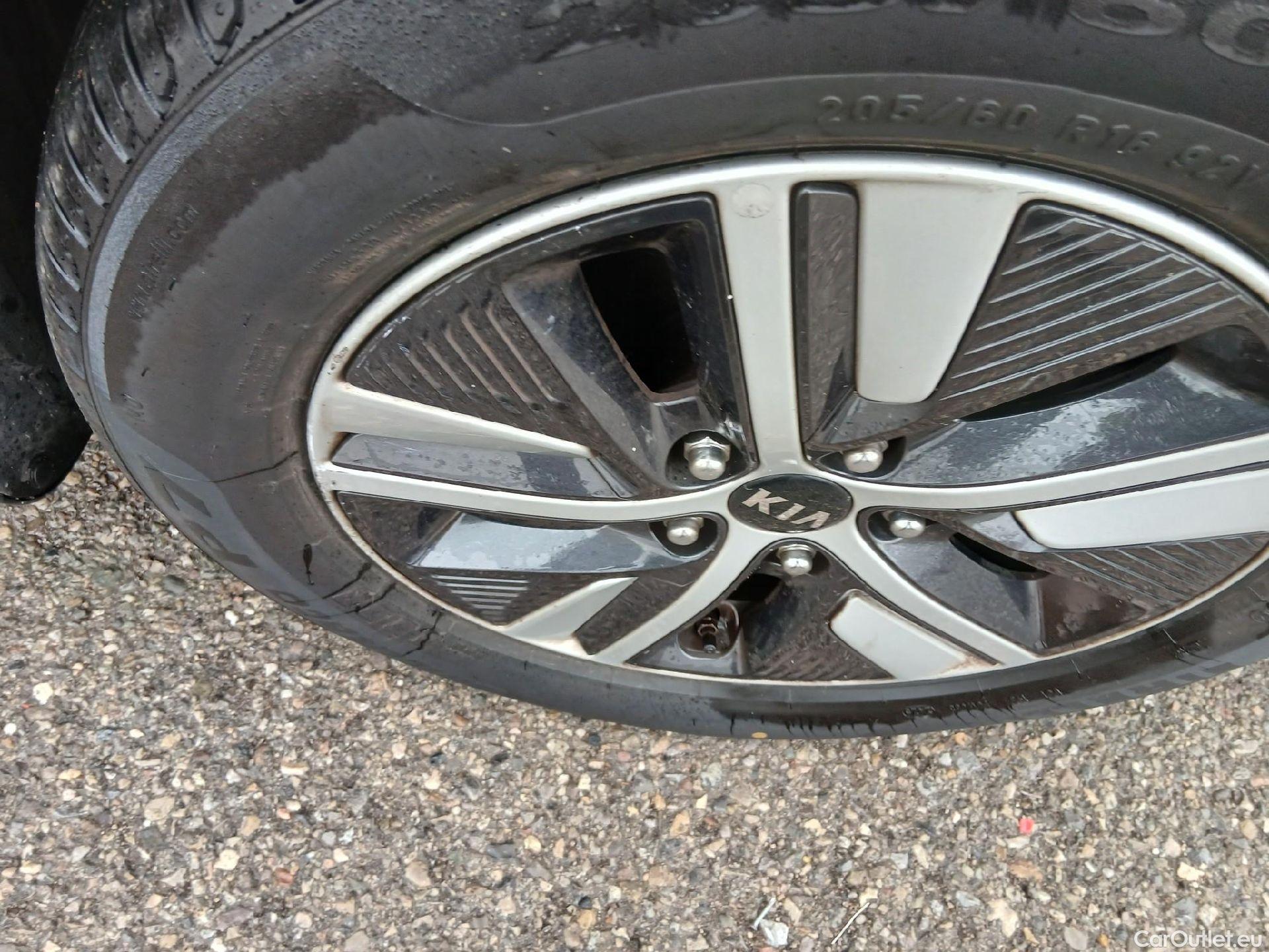  KIA  Niro KIA  / 2019 / 5P / crossover 1.6 GDi HEV 104kW (141CV) Drive #30