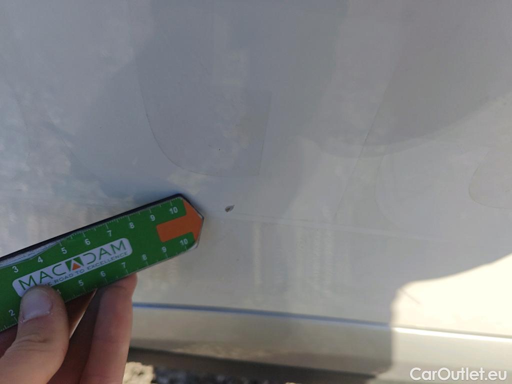  Peugeot  2008 PEUGEOT  / 2019 / 5P / todoterreno Allure BlueHDI 81kW (110CV) #18