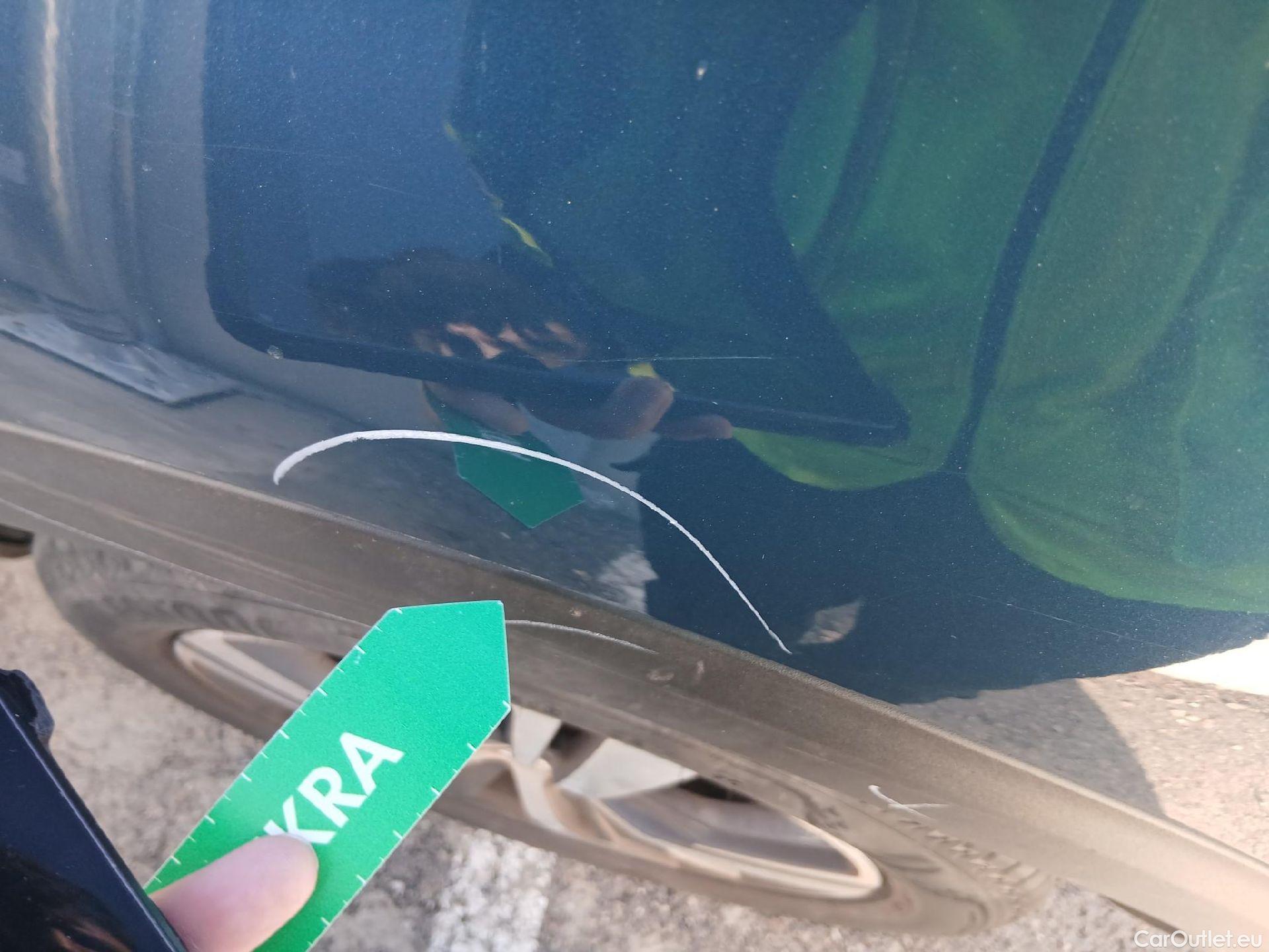  Peugeot  3008 PEUGEOT  / 2020 / 5P / todoterreno 1.5 BlueHDi 96kW (130CV) S&S Allure EAT8 #32