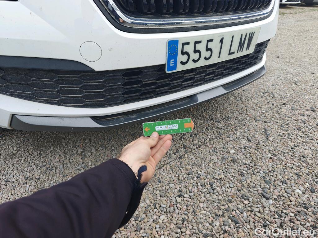  Skoda  KAMIQ SKODA  1.0 TSI 81kW (110CV) DSG Ambition #53