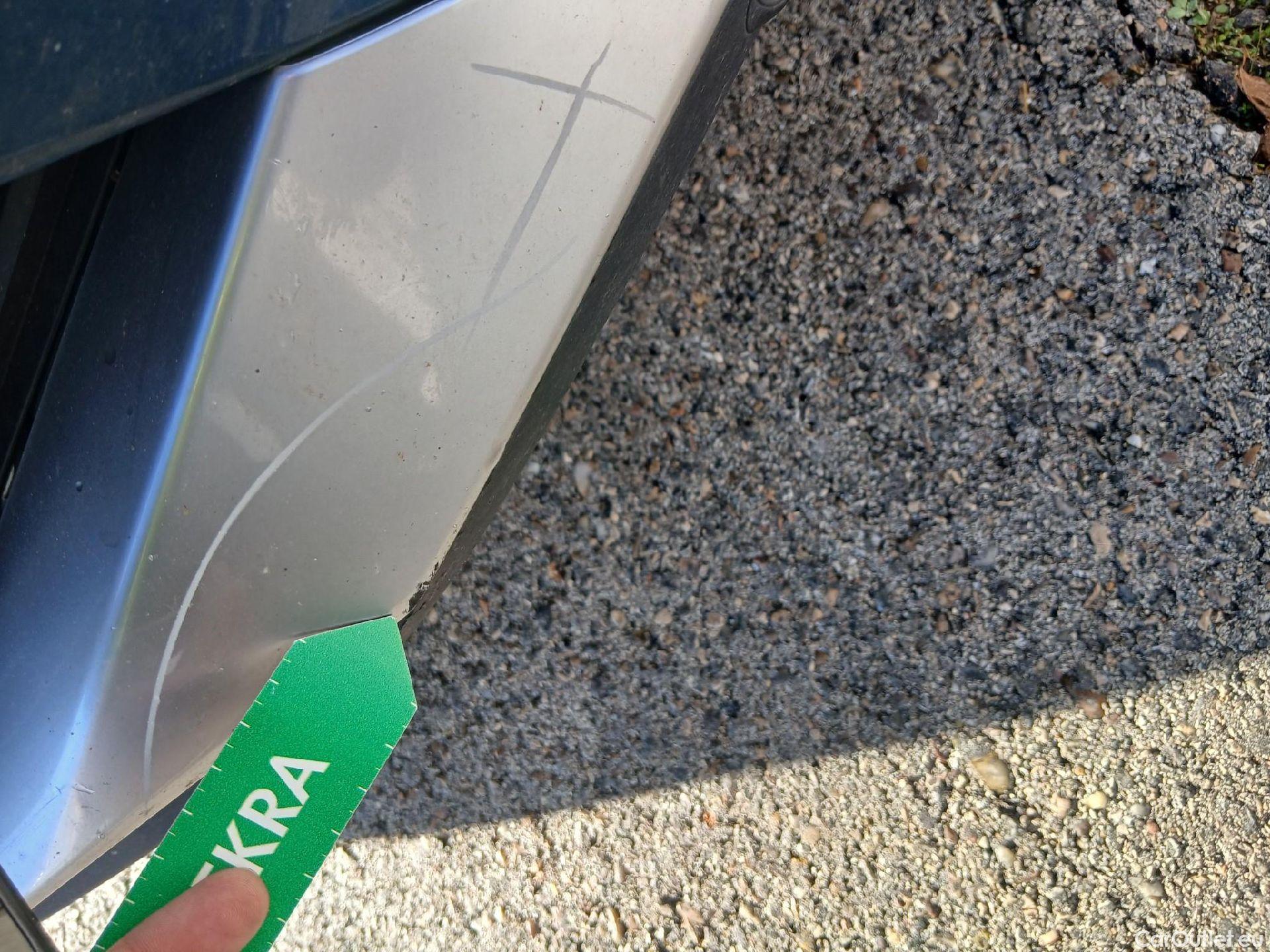  Peugeot  3008 PEUGEOT  / 2020 / 5P / todoterreno 1.5 BlueHDi 96kW (130CV) S&S Allure EAT8 #18