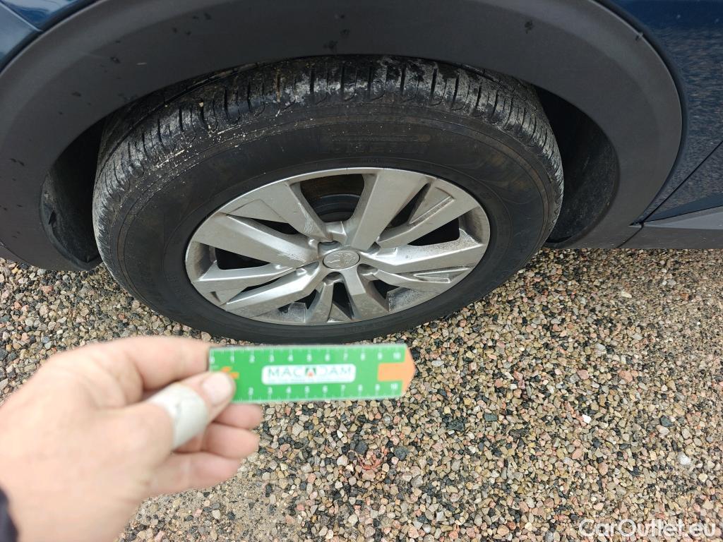  Peugeot  3008 PEUGEOT  / 2020 / 5P / todoterreno 1.5 BlueHDi 96kW Active Pack EAT8 #17